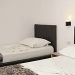 호텔 Kapri 4*